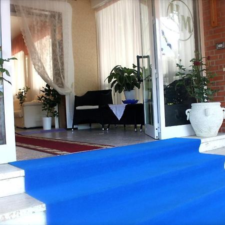 Hotel Manuela Cinquale Bagian luar foto