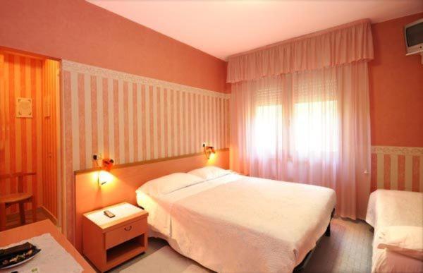 Hotel Manuela Cinquale Ruang foto