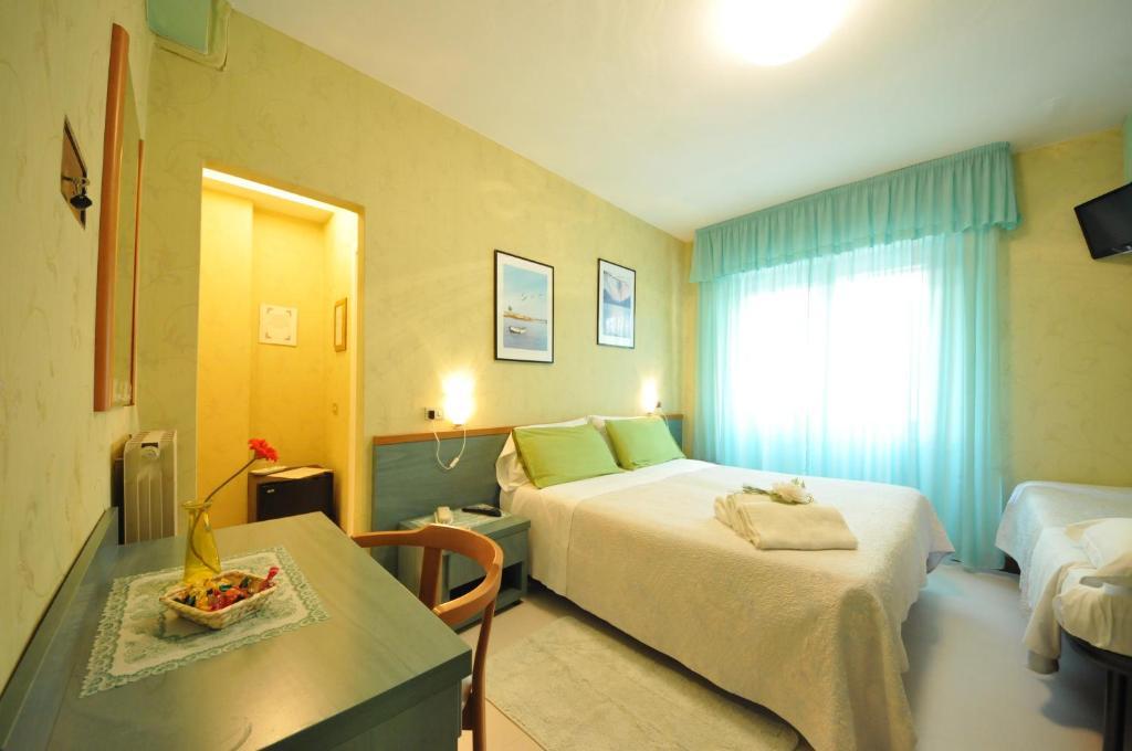 Hotel Manuela Cinquale Bagian luar foto