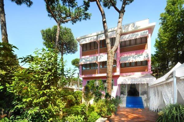 Hotel Manuela Cinquale Bagian luar foto