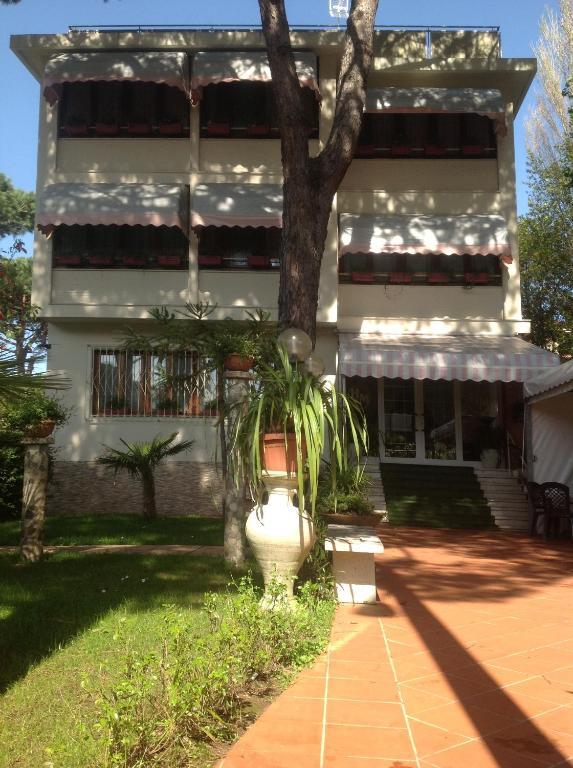 Hotel Manuela Cinquale Bagian luar foto